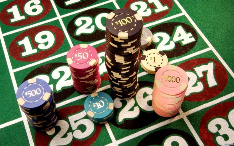 18club Game Lobby categories displayed on a smartphone used by a Filipino player